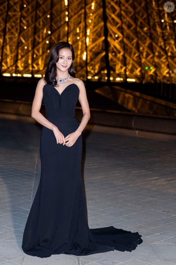 Kim Jisoo - Photo Call du « Le Grand Diner du Louvre « lors de la Fashion Week  à Paris le 5 mars 2025. © Olivier Borde /Bestimage