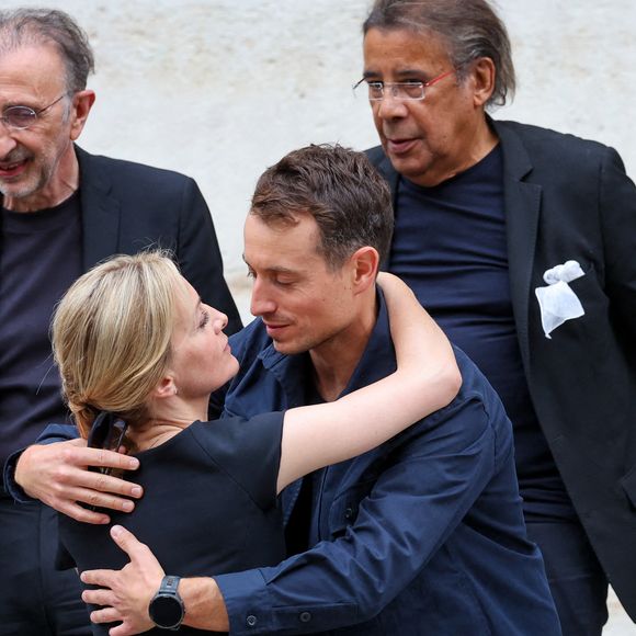 Hugo Clément, Audrey Crespo-Mara, Laurent Voulzy - Sorties des obsèques de Thierry Ardisson en l’église Saint-Roch de Paris, France, le 17 juillet 2025. © Clovis-Jacovides/Bestimage