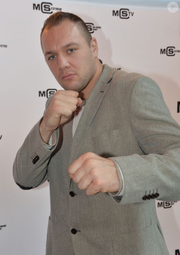 Si ce dernier lui a donné une partie, elle est infime par rapport à ce qu'il aurait dû recevoir
Exclusif - Johann Duhaupas (boxe poids lourd) - Ceremonie des "Gants d'or" au bar "La Vue" de l'hotel Hyatt Regency Etoile a Paris. Le 24 janvier 2014 VEEREN / BESTIMAGE