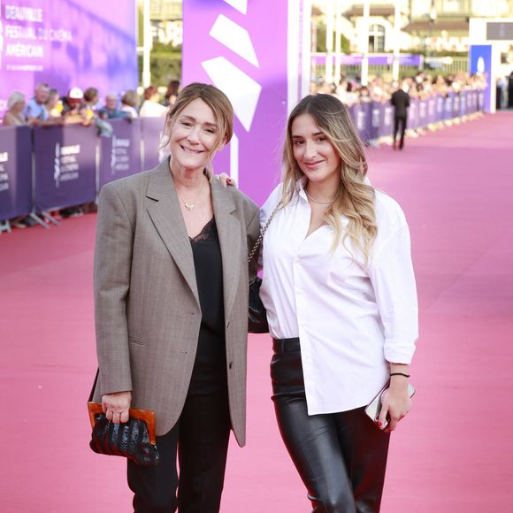 Daniela Lumbroso avec sa fille Carla Ghebali 
Le 51ème Festival du Cinéma Américain de Deauville, samedi 6 septembre 2025 © Christophe Aubert via Bestimage