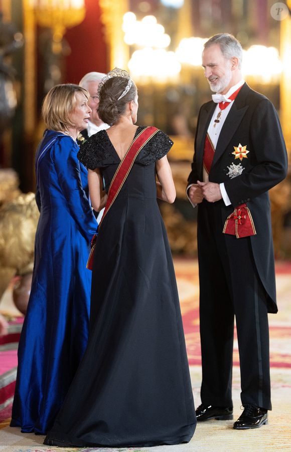 Ils ont célébré la venue de Frank-Walkter Steinmeier, le président fédéral Allemand et de son épouse. 

Le roi Felipe VI et la reine Letizia d'Espagne, accueillent Frank-Walter Steinmeier (Président fédéral de l'Allemagne) et sa femme Elke Budenbender pour un dîner de gala en leur honneur au palais royal à Madrid. Photo par LALO YASKY / BESTIMAGE