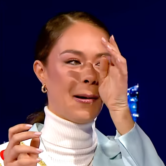 Hinaupoko Devèze a pris la succession d'Angélique Angarni-Filopon au palmarès de l'élection Miss France 

Hinaupoko Devèze a perdu ses moyens en direct sur l'antenne de la chaîne TV5Monde après l'arrivée d'un célèbre humoriste à ses côtés.
Crédit : TV5Monde/YouTube
