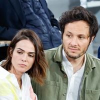Vianney complice aux côtés de sa femme Catherine non loin de superstars hollywoodiennes à Roland-Garros