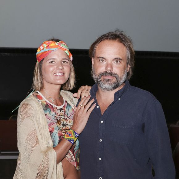 Exclusif - Romain Sardou et sa compagne Kym Thiriot - Cinéma en Plein Air à Tahiti Beach, organisé par Jacqueline Franjou avec le soutien des villes de Saint-Tropez et de Ramatuelle - Saint-Tropez - 15/08/2022 - © Jack Tribeca / Bestimage