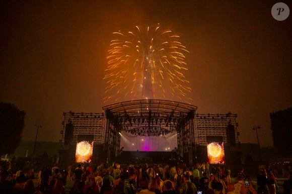 Exclusif - Illustration drone Tour Eiffel - 13ème édition du Concert de Paris aux pieds de la Tour Eiffel à l’occasion de la fête nationale du 14 juillet proposé par Radio France, France Télévisions, la Ville de Paris, et Électron Libre Productions.

© Perusseau / Clovis / Bestimage