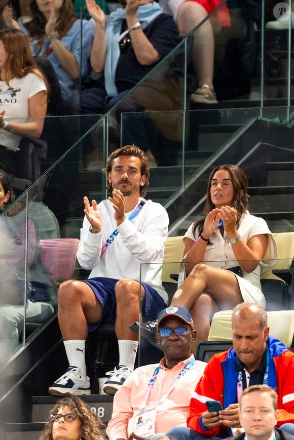 Antoine Griezmann et sa femme Erika Choperena assistent aux épreuve de gymnastique artistique lors des Jeux Olympiques de Paris 2024 (JO) au Palais omnisports Bercy Arena, à Paris, France, le 28 juillet 2024. © Jacovides-Perusseau/Bestimage