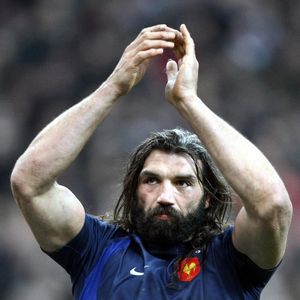 Le Français Sébastien Chabal reconnaît la victoire de son équipe sur le Pays de Galles lors du RBS Six Nations Championship 2009 Rugby Union, France contre Pays de Galles au Stade de France à Saint-Denis, France, le 27 février 2009. Photo by David Jones/PA Photos/Cameleon/ABACAPRESS.COM