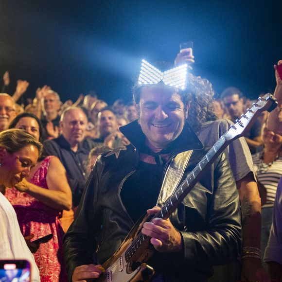 Exclusif - M (Matthieu Chedid) en concert inédit et unique, en acoustique au Théâtre de Verdure lors de l'ouverture de la 41ème édition du Festival de Ramatuelle le 1er aout 2025. © Cyril Bruneau / Festival de Ramatuelle / Bestimage