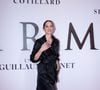 L’actrice a raconté avoir vivement réagi lorsqu’une inconnue l’a photographiée sans son autorisation, alors qu’elle se trouvait avec son fils.

Marion Cotillard assiste à la première du film « Karma » au Pathé Palace à Paris, en France, le 13 octobre 2026. Photo : Shana Abitbol/ABACAPRESS.COM