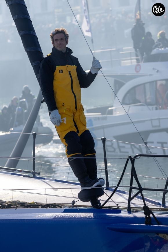Le skipper de Macif Charlie Dalin remporte la dixième édition du tour du monde en solitaire Vendée Globe en pulvérisant le record de l’épreuve en 64 jours, 19 heures 22 minutes et 49 secondes aux Sables-d'Olonne, France, le 14 janvier 2025. © Alexis Courcoux/Psnewz/Bestimage