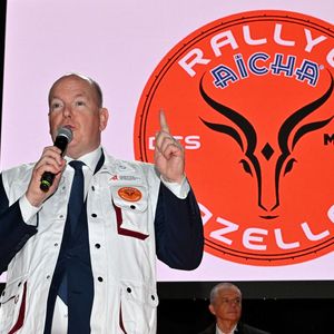 Le prince Albert II de Monaco a donné le départ de la 34eme édition du Rallye des Gazelles, depuis le chapiteau de Fonvieille à Monaco, en compagnie de Dominique Serra, la fondatrice et présidente du Rallye, de la marraine de coeur pour 2025, Luana Belmondo, Nadia Fettah Alaoui, la ministre de l'Economie et des Finances du Royaume du Maroc, du président du Conseil National Monégasque, Thomas Brezzo, et des personnalités du gouvernement, le 12 avril 2025© Bruno Bebert / Bestimage