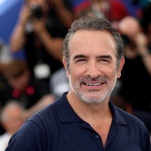 Jean Dujardin au photocall du film "Novembre" lors du 75ème Festival International du Film de Cannes, France, le 23 mai 2022. © Dominique Jacovides/Bestimage