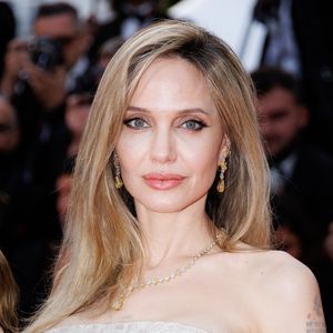 C’est également le cas d’Angelina Jolie, présente à Cannes

Angelina Jolie - Montée des marches du film « Eddington » lors du 78ème Festival International du Film de Cannes, au Palais des Festivals à Cannes. Le 16 mai 2025
© Jacovides-Moreau / Bestimage