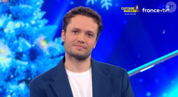 En effet, il a 16 colocataires !

Raphaël, Maestro de N'oubliez pas les paroles - capture d'écran France 2