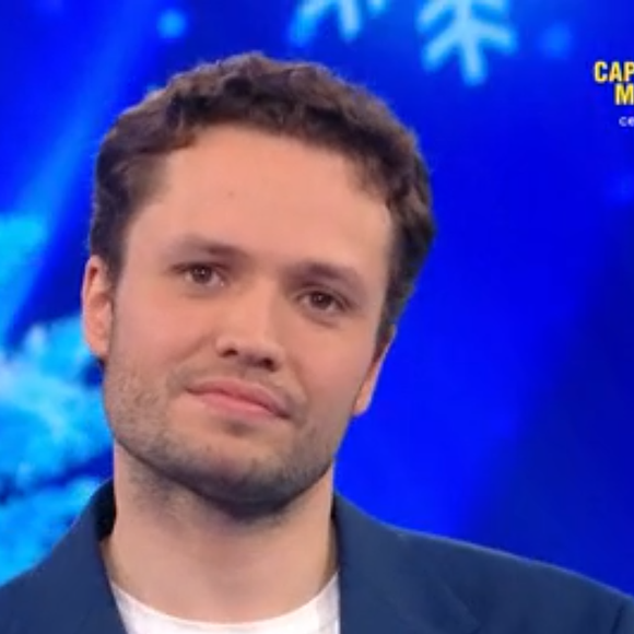 En effet, il a 16 colocataires !

Raphaël, Maestro de N'oubliez pas les paroles - capture d'écran France 2