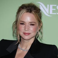 Loin de Niels Schneider, Virginie Efira goûte à la vie cannoise avec un ponte dans son domaine