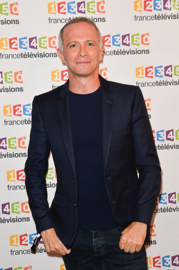 Samuel Étienne lors du photocall de la présentation de la nouvelle dynamique 2017-2018 de France Télévisions. Paris, le 5 juillet 2017.
© Guirec Coadic/Bestimage