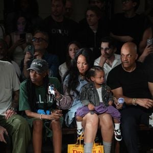 Rihanna en Front Row du défilé AWGE "Collection Homme Prêt-à-Porter Printemps/Eté 2026" lors de la Fashion Week de Paris (PFW) Backgrid UK/ Bestimage