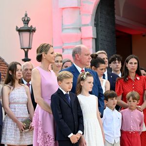 No Tabloïds - La princesse Alexandra de Hanovre, la princesse Charlene de Monaco, Beatrice Borromeo, le prince héréditaire Jacques, la princesse Gabriella et le prince Albert II de Monaco Charlotte Casiraghi, Balthazar Casiraghi-Rassam, Tatiana Santo Domingo et Maximilian Casiraghi - Célébration des 20 ans de règne du prince souverain Albert II de Monaco sur la place du Palais à Monaco, le 19 juillet 2025. © Bruno Bebert/Bestimage