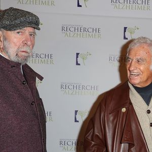Jean-Pierre Marielle et Jean-Paul Belmondo lors du photocall du 12ème Gala 2017 de l'Association pour la Recherche sur Alzheimer à la salle Pleyel dans le 8ème arrondissement, à Paris, France le 30 janvier 2017. © Cyril Moreau/Bestimage