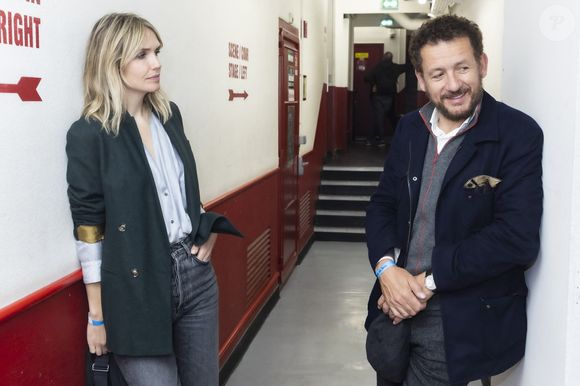 Exclusif - Dany Boon avec son ex-compagne Laurence Arné - Backstage du concert du chanteur et pianiste américano-canadien Rufus Wainwrigh au Grand Rex à Paris en pleine tournée européenne pour son nouvel album "Unfollow the Rules" le 30 mars 2022. © Jack Tribeca / Bestimage