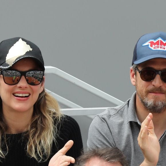Marion Cotillard et Guillaume Canet - People dans les tribunes lors de la finale messieurs des internationaux de France de tennis de Roland Garros 2019 à Paris le 9 juin 2019. © Jacovides-Moreau/Bestimage