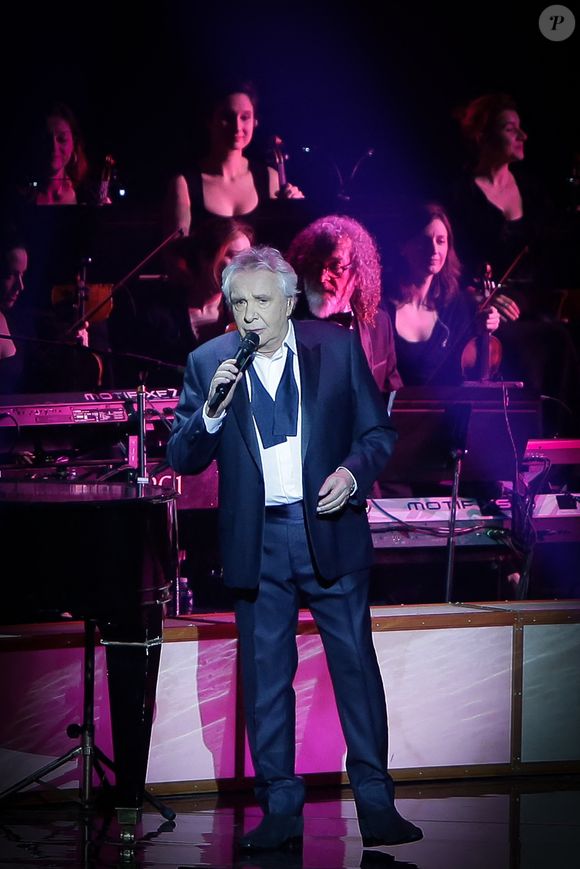 Michel Sardou lors d'un concert aux arènes de Bordeaux Métropole dans le cadre de sa tournée "La Dernière Danse" accompagné d'un grand orchestre de 31 musiciens à Floirac, France, le 8 février 2018. Photo par Thibaud Moritz/ABACAPRESS.COM