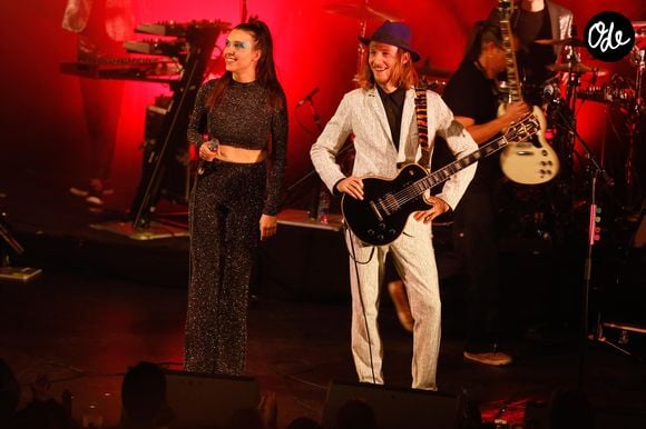 Dans une sobre story publiée sur fond noir, le musicien a simplement écrit : « Les amis, j'annule les concerts de ce week-end ».

Exclusif - Simone Ringer, Raoul Chichin (fille et fils de Catherine Ringer) - Concert du groupe "Minuit" à la Cigale à Paris, le 20 novembre 2018 © CVS/Bestimage