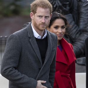 La série, qui montre des aspects intimes de la vie familiale des Sussex, a été tournée près de leur maison et est disponible depuis ce matin.

Le prince Harry, duc de Sussex,  et Meghan Markle, duchesse de Sussex (enceinte)  lors d'une visite à Birkenhead le 14 janvier 2019. Ils passent à Hamilton square devant la sculpture du poète Wilfred Owen à l'occasion du centenaire de sa mort. AGENCE / BESTIMAGE
