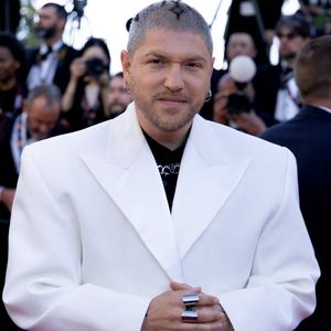 Pour lui, le jour où l'on "réalise" ce que l'on a accompli, c'est le signal qu'il faut tout arrêter.


Mosimann - Montée des marches du film " Karma " lors du 79ème Festival International du Film de Cannes, le 15 mai 2026. © Olivier Borde / Bestimage