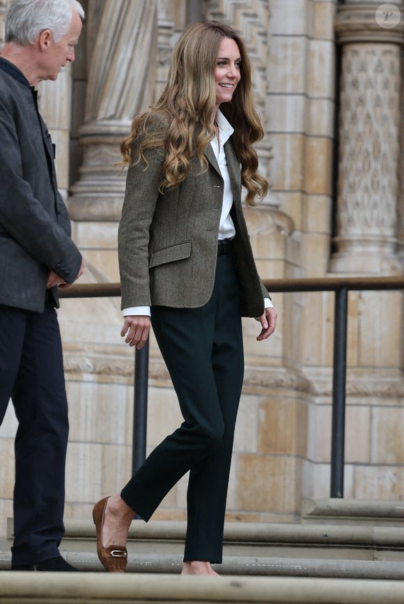 Si elle fait toujours très attention à sa santé, Kate Middleton est de nouveau très présente dans la vie active. 

La princesse de Galles lors de sa visite des jardins nouvellement transformés du Musée d'histoire naturelle de Londres, au Royaume-Uni, le 4 septembre 2025. © Lock Stephen/I-Images/ABACA