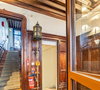 Construit entre 1880 et 1882 pour la famille de porcelainiers Haviland, ce bâtiment de 611 m² a notamment accueilli le conservatoire Claude-Debussy et la Maison de l’Europe de Paris.

L'hôtel particulier Haviland en vente sur Leboncoin.