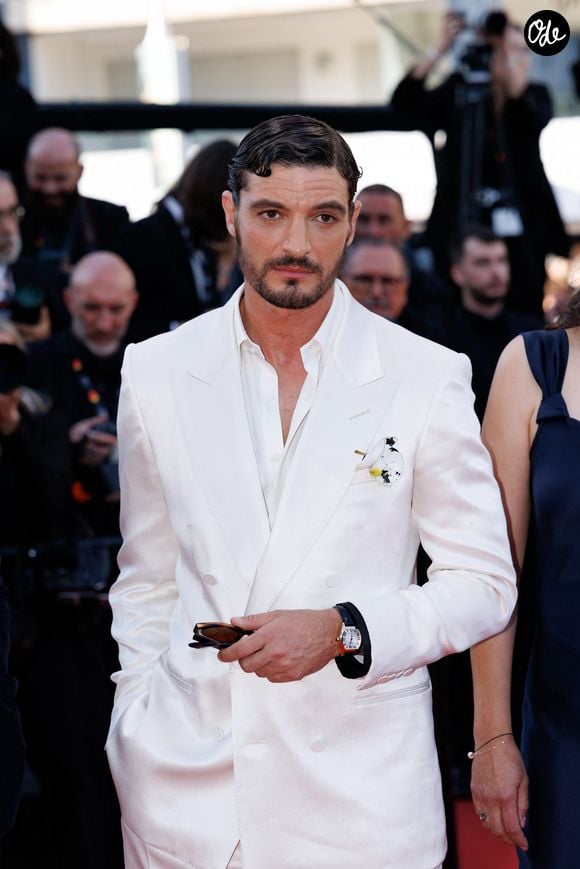 Niels Schneider - Montée des marches du film « La bataille de Gaulle : L’âge de fer » lors du 79ème Festival International du Film de Cannes, le 20 mai 2026. © Jacovides-Moreau / Bestimage