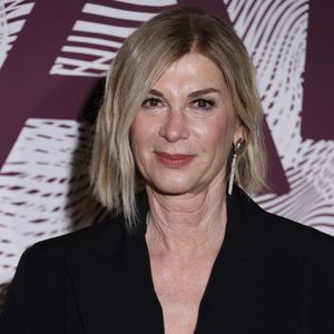 Elle est apparue récemment dans Emily in Paris sur Netflix, où elle joue Yvette, amie de Sylvie à l’agence Grateau.

Michèle Laroque au photocall du dîner de la 51ème cérémonie des César au Fouquet's à Paris, France, le 27 février 2026. © Denis Guignebourg/Bestimage