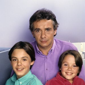aimerait qu'on parle aussi d'autres choses que de son père !
Archives - En France, à Paris, rendez-vous avec Michel Sardou et ses deux fils, Romain, 13 ans et Davy, 9 ans. Novembre 1987
© Michel Marizy via Bestimage