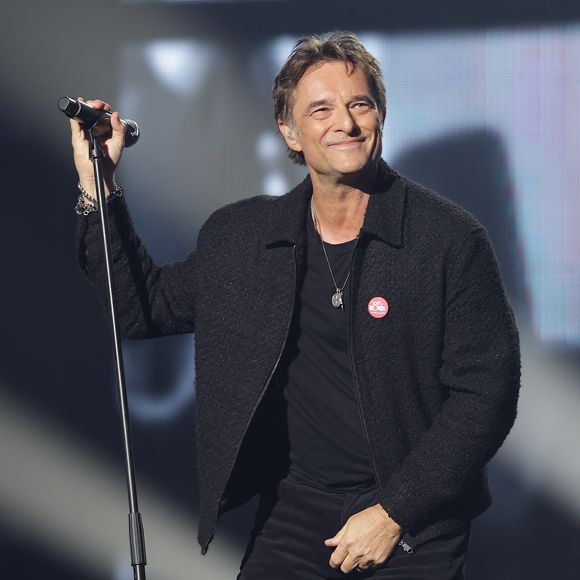 David Hallyday lors du concert du gala de Noël de l'association Tout le monde contre le cancer fête ses 20 ans diffusé le 24 décembre sur M6 à l'Adidas Aren Porte de la Chapelle à Paris, France, le 4 décembre 2025.

© Coadic Guirec/Bestimage