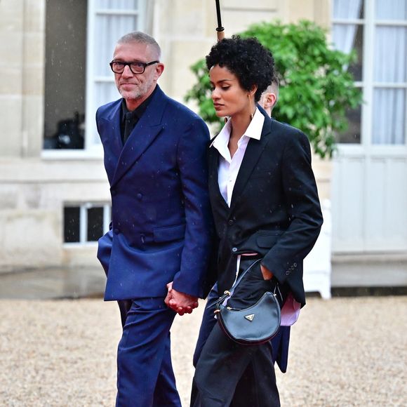 Vincent Cassel et sa compagne Narah Baptista - Arrivées des personnalités au dîner d’État en l’honneur du président brésilien et de sa femme au palais présidentiel de l’Élysée à Paris le 5 juin 2025.

© Christian Liewig / Bestimage