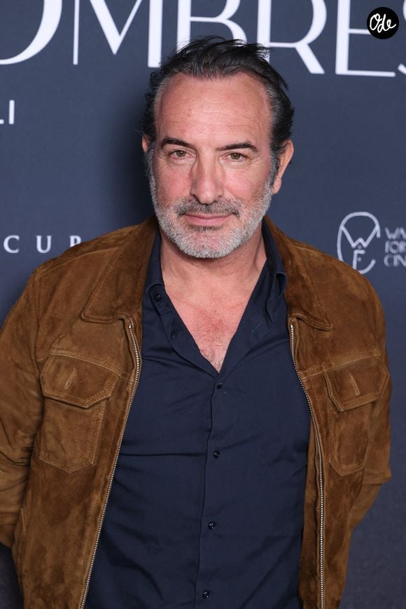 Jean Dujardin assiste à la première du film *Les Rayons et les Ombres* à Paris, en France, le 17 mars 2026. Photo de Jérôme Dominé/ABACAPRESS.COM