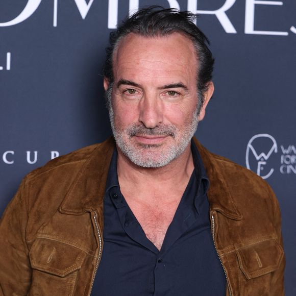 Jean Dujardin assiste à la première du film *Les Rayons et les Ombres* à Paris, en France, le 17 mars 2026. Photo de Jérôme Dominé/ABACAPRESS.COM