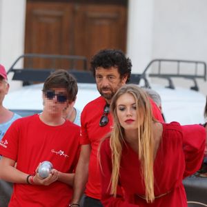 Patrick Bruel et son fils Oscar, invité - Tournoi de pétanque au profit de l'association "Sauvez le Coeur des Femmes" sur la place des Lices à Saint-Tropez, le 6 août 2017. ©AGENCE / BESTIMAGE