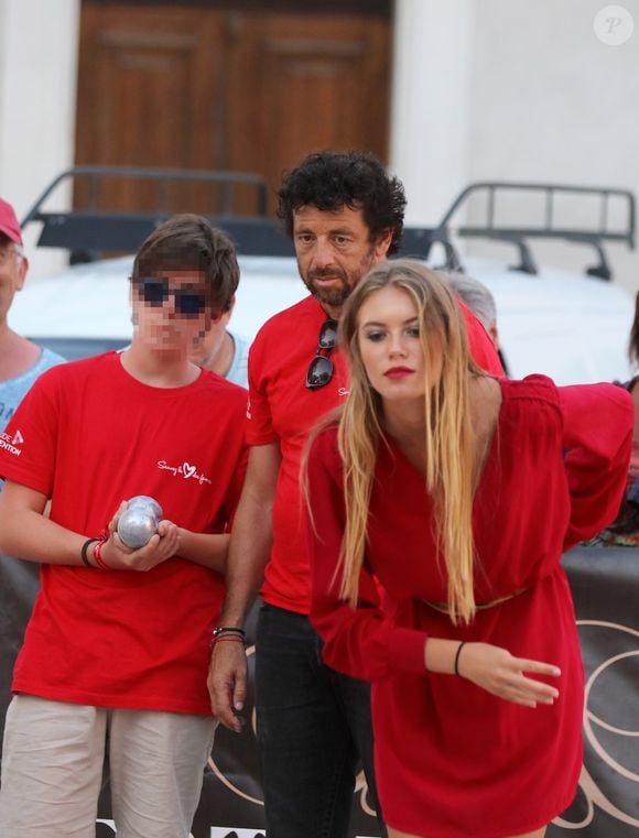 Patrick Bruel et son fils Oscar, invité - Tournoi de pétanque au profit de l'association "Sauvez le Coeur des Femmes" sur la place des Lices à Saint-Tropez, le 6 août 2017. ©AGENCE / BESTIMAGE