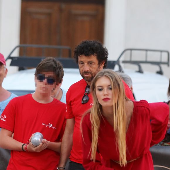 Patrick Bruel et son fils Oscar, invité - Tournoi de pétanque au profit de l'association "Sauvez le Coeur des Femmes" sur la place des Lices à Saint-Tropez, le 6 août 2017. ©AGENCE / BESTIMAGE