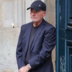 Laurent Baffie - Sorties des obsèques de Thierry Ardisson en l’église Saint-Roch de Paris, France, le 17 juillet 2025. © Clovis-Jacovides/Bestimage