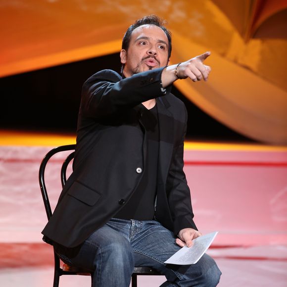 Alexandre Astier - Enregistrement de l'emission de Noel "La grande librairie" aux Folies-Bergere a Paris le 18 novembre 2013, emission diffusee sur France 5.  

Photo : PIX4U / BESTIMAGE