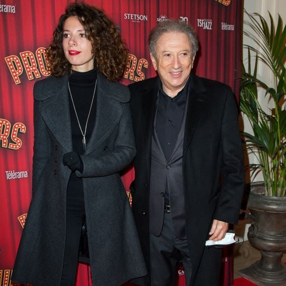 Michel Drucker et sa "petite-fille" Rebecca (fille de Stéfanie Jarre et petite fille de Dany Saval) - Soirée de gala à l'occasion de la première de la pièce "Les producteurs" au Théâtre de Paris à Paris. Le 2 décembre 2021
© Christophe Clovis / Bestimage