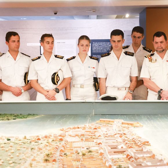 La reine Letizia et la princesse Leonor d'Espagne se sont retrouvées après 4 mois lors de l'escale du navire-école Juan Sebastián de Elcano à Panama City.