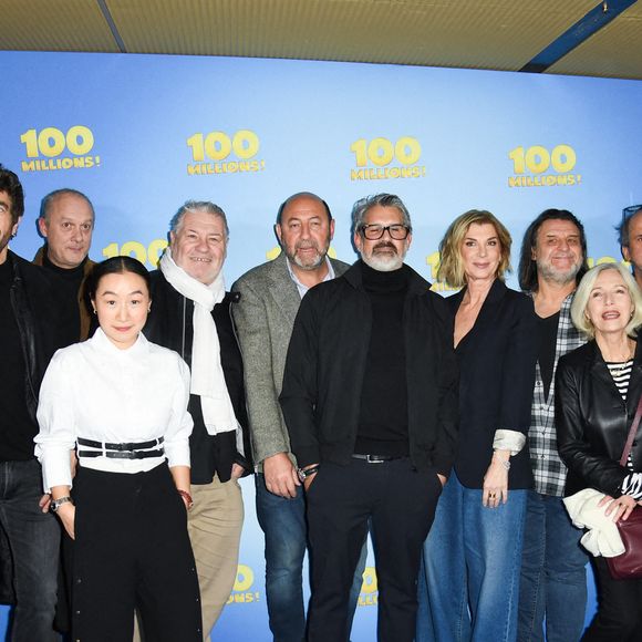 Michel Bompoil, Soren Prevost, Ludovic Berthillot, Lionel Abelanski, Jade-Rose Parker, Agustin Galiana, Kad Merad, Michele Laroque, Arielle Semenoff et les producteurs présents à l'avant-première de Cent Millions à Paris, France, le 17 mars 2025. Photo par Aurore Marechal/ABACAPRESS.COM
