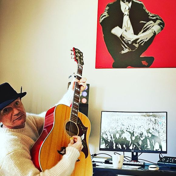 Gaëtan Roussel a acheté il y a quize ans un mas bicentenaire dans les Alpilles.