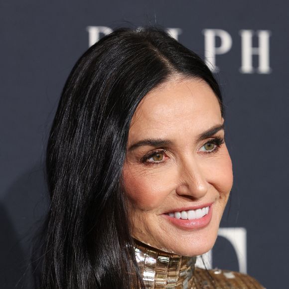 Demi Moore arrive à la célébration des femmes d'Hollywood organisée par ELLE au Four Seasons Hotel - Los Angeles at Beverly Hills le 19 novembre 2024 à Los Angeles, CA.
© Mark Von Holden/ AFF-USA.com