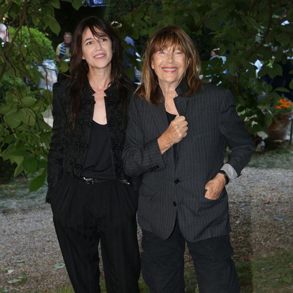 Charlotte Gainsbourg et Jane Birkin lors de la séance photo « Jane By Charlotte » dans le cadre du 14e Festival du film d'Angoulême, à Angoulême, en France, le 27 août 2021. Photo de Jérôme Domine/ABACAPRESS.COM